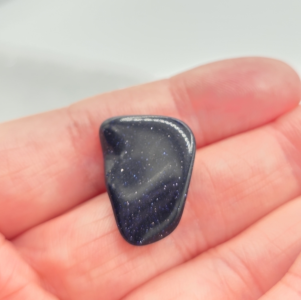 Blue Sandstone Crystal Tumble Stone - Picture 4 of 5